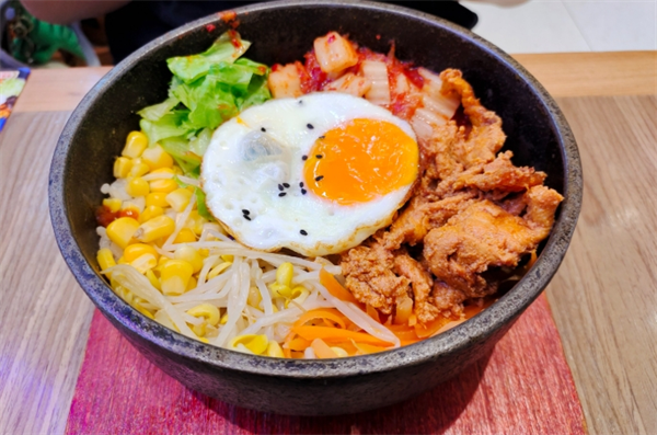 饭米粒石锅拌饭