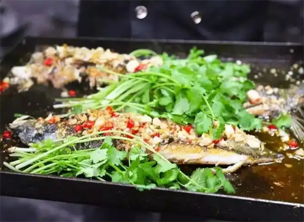 舒适小板凳烤鱼