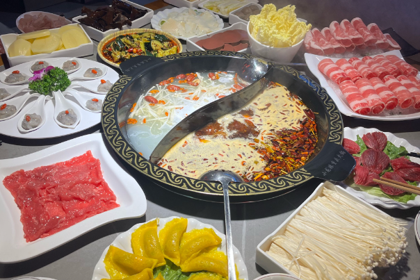 杨大师鸭爪爪特色火锅