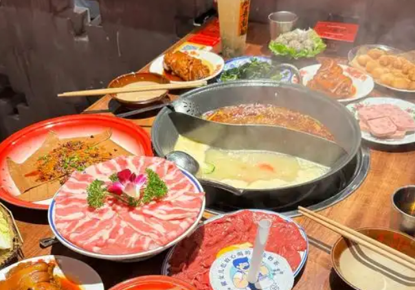 杨大师鸭爪爪特色火锅