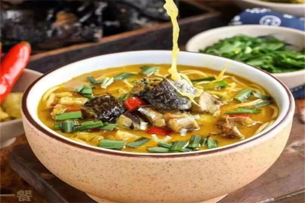 什家婆乌鸡米线