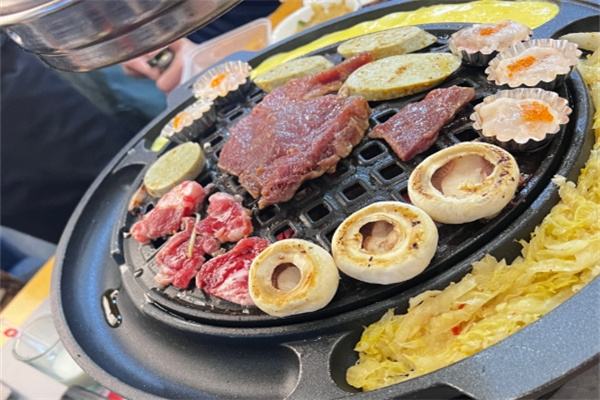 碳在烧烤肉
