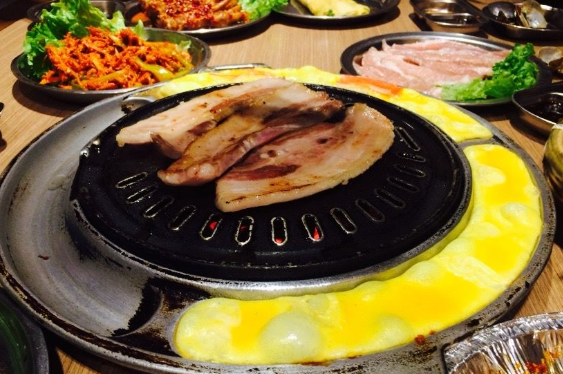 老板娘的烤肉店