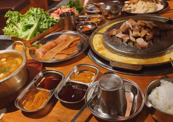 老板娘的烤肉店