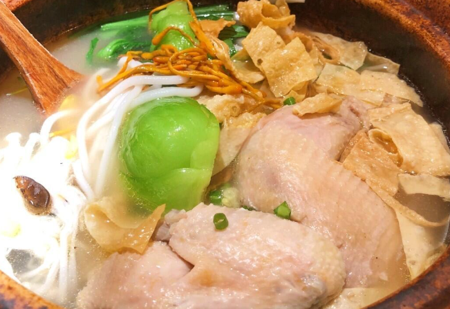 刀小蛮半只鸡过桥米线