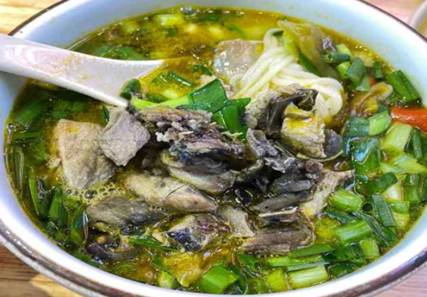 子宸什夹婆乌鸡米线