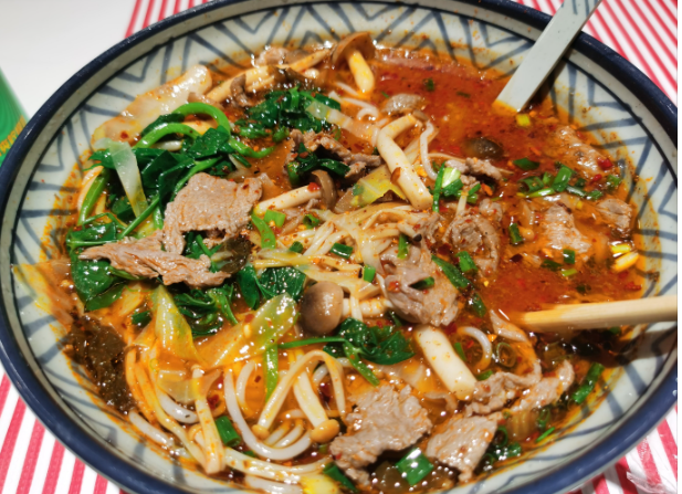 一酸一辣酸菜牛肉粉