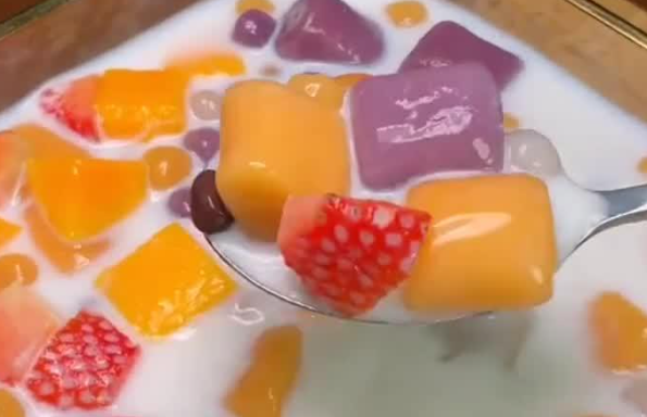 澜熊酸奶水果捞