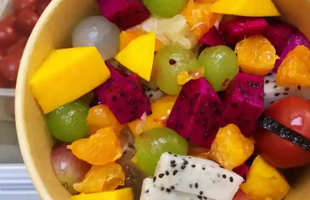 哈小沫酸奶水果捞