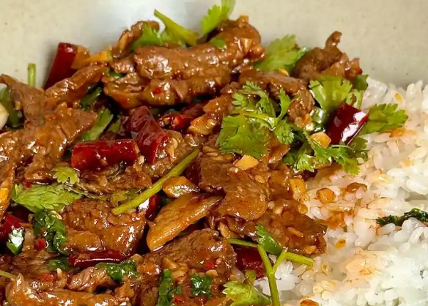 甲饭乙汤牛肉酱拌饭