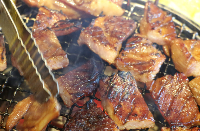 八两米烤肉拌饭