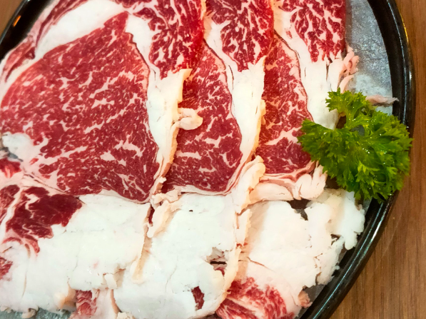 八两米烤肉拌饭
