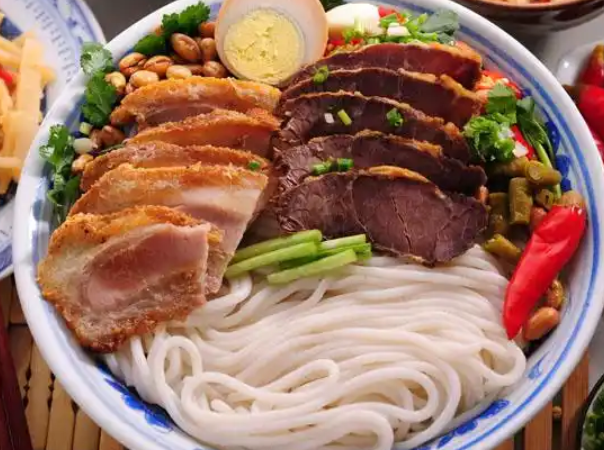 杂劲锅锅儿骨汤米粉