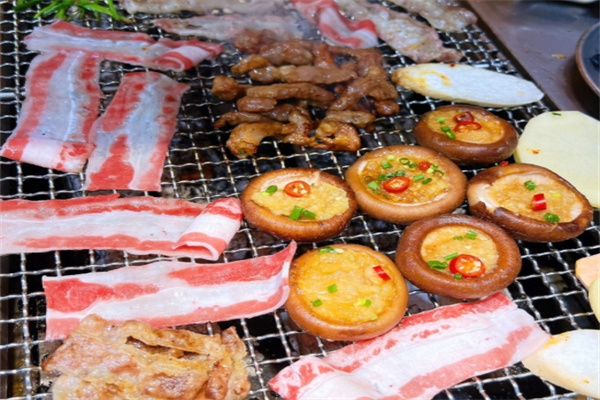 老帅哥碳烤肥牛