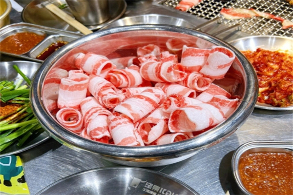 老帅哥碳烤肥牛