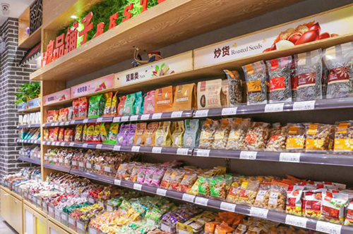 开百味优品零食加盟店赚钱吗？加盟费要多少钱？