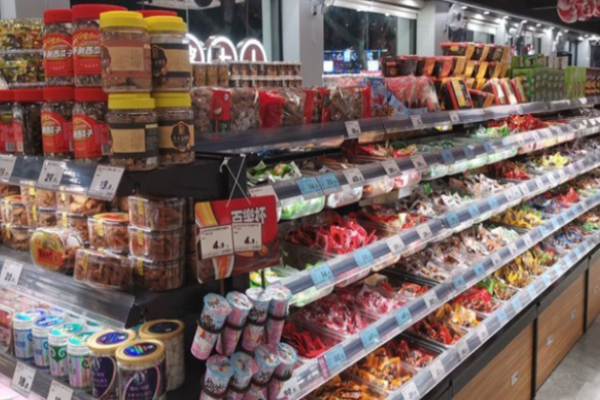 杨先森全球零食量贩店