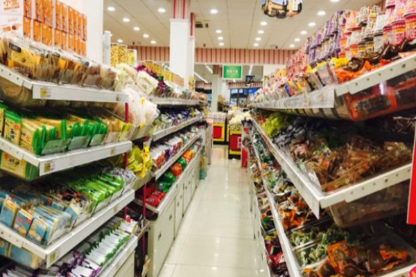杨先森全球零食量贩店