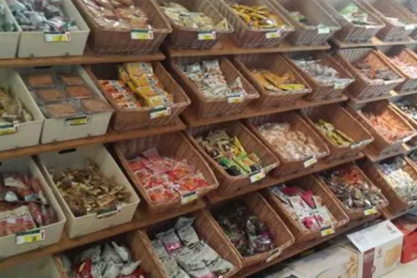 小锅盖零食屋