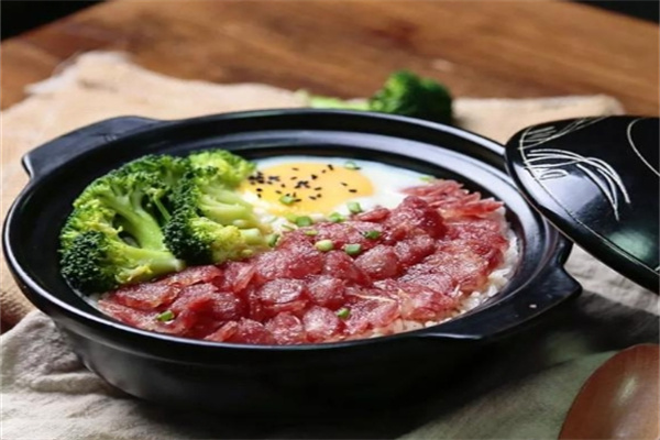 众品煲仔饭