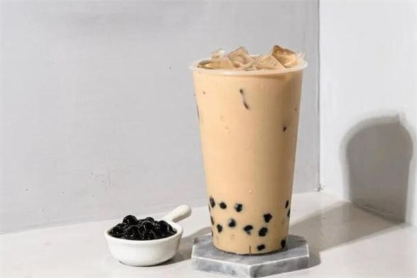 沏春风奶茶