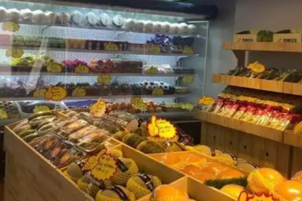 傲四季水果零食店