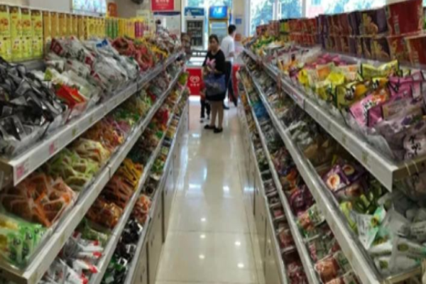 傲四季水果零食店