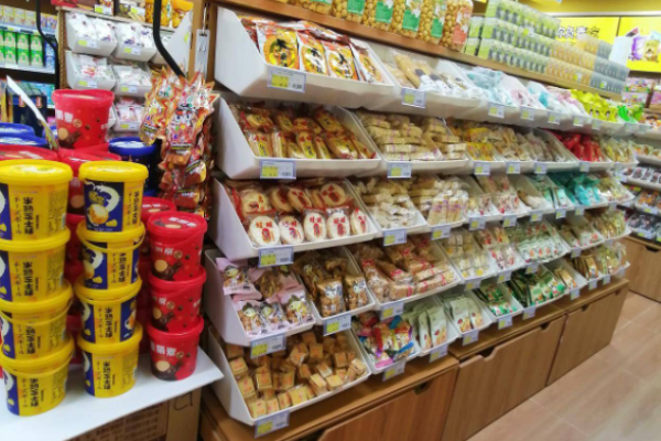 准时到校零食店铺