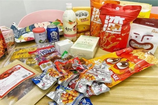 俏俏嘴嘴零食