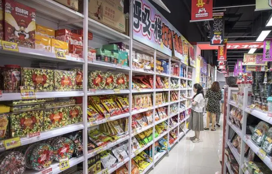 团野6块9零食折扣店
