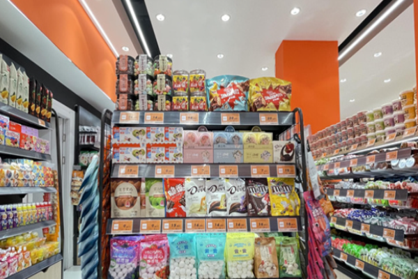 消闲果儿零食店
