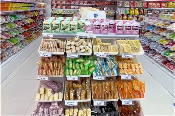 馋妞零食折扣店