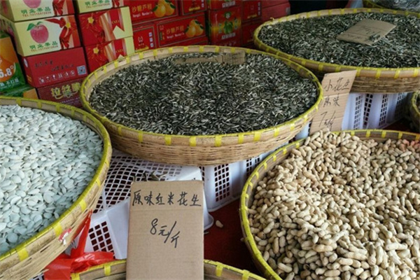 沁心原水果炒货店