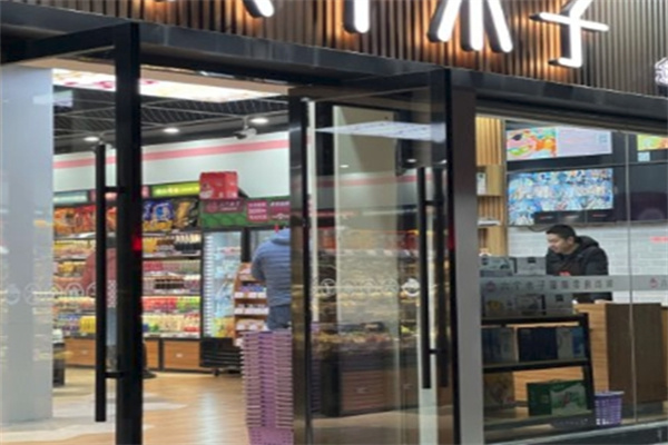 六个呆子零食店加盟电话是多少?全方位创业支持,快速致富