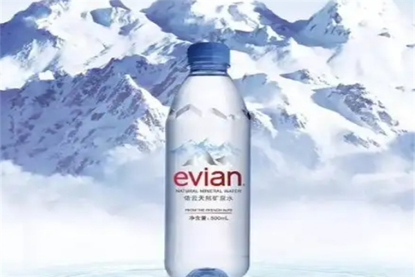 依云矿泉水