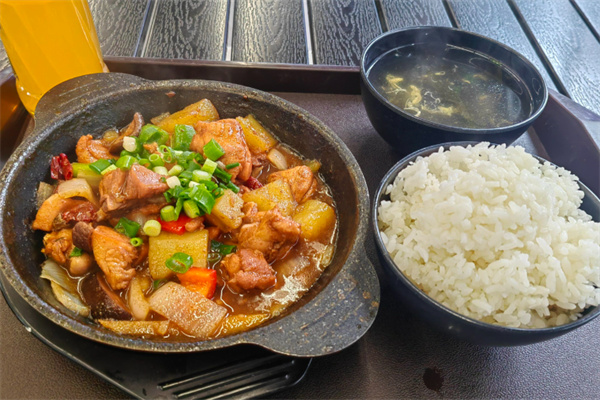 聚福斋黄焖鸡米饭