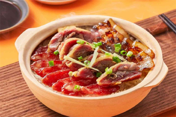 粤一绝广州煲仔饭