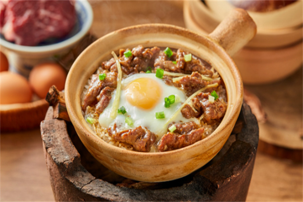 粤一绝广州煲仔饭