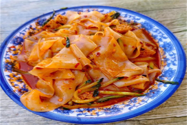 中华美食园擀面皮