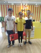 河南张先生签订零食加盟合同 赢端午礼盒