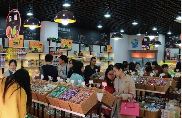 一扫光零食店